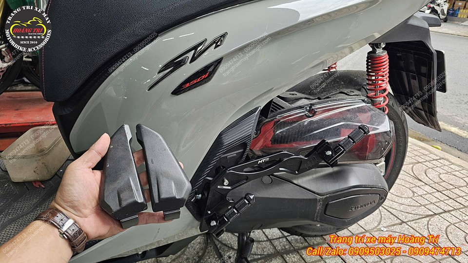 Gác chân zin được tháo ra hoàn toàn để thay bằng gác chân phụ HTR