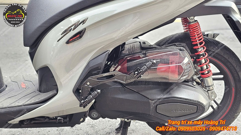 Với 2 gác chân sau, việc chở thêm 2 người trở nên thoải mái hơn