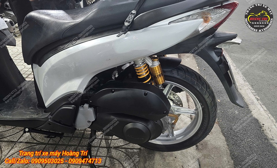 Xe trở nên tinh tế và sang trọng hơn nhờ phuộc Ohlins vàng nổi bật