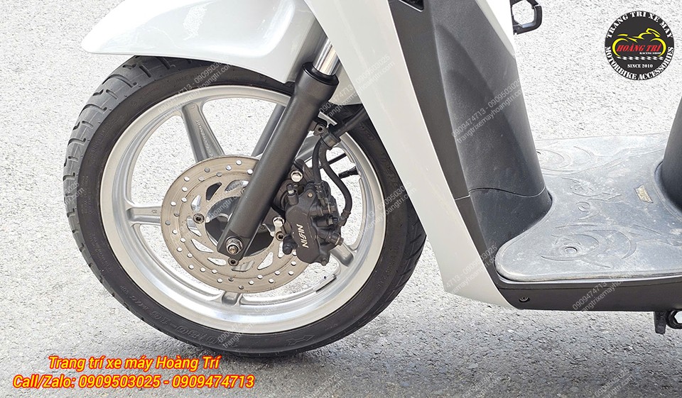 Sơn Sporty giúp xe thêm mới mẻ và khác biệt ở phần dàn chân trước