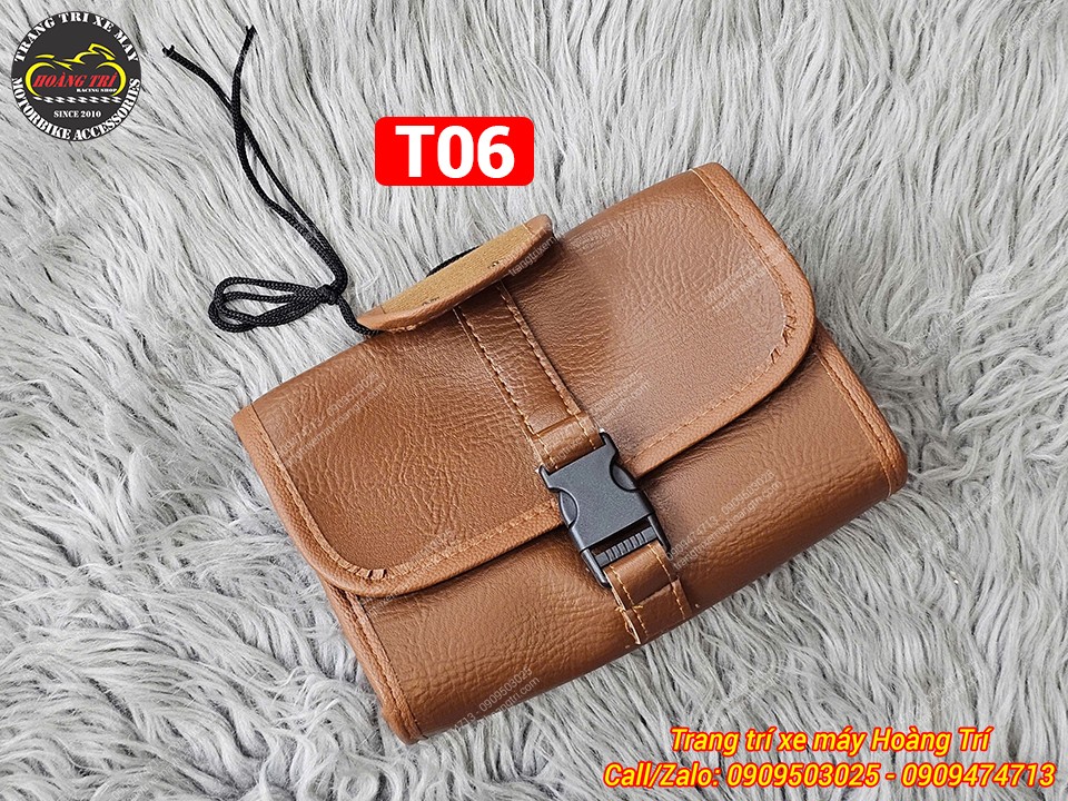 Mẫu túi treo hông T06 màu nâu sở hữu khóa bấm tiện dụng
