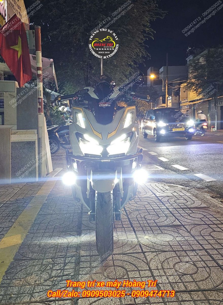 Ánh sáng trắng thích hợp khi di chuyển trong phố với cường độ sáng mạnh