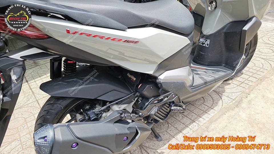 Nếu có một người ngồi sau bạn có thể bật 1 cặp và gập lại cặp không sử dụng