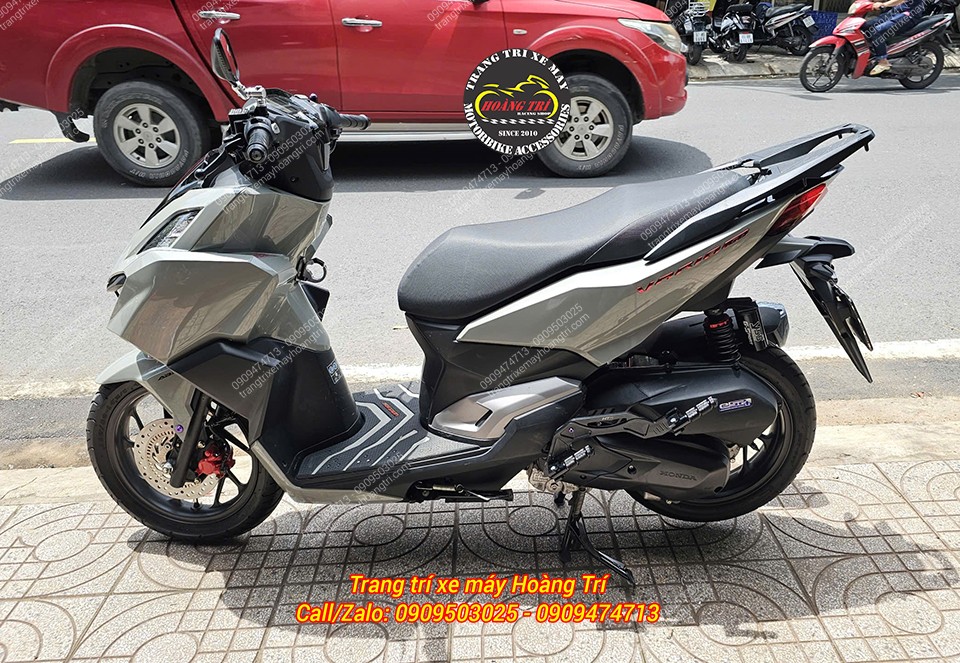 Gác chân HTR Vario 160 không chỉ tiện lợi mà còn làm xe thêm nổi bật