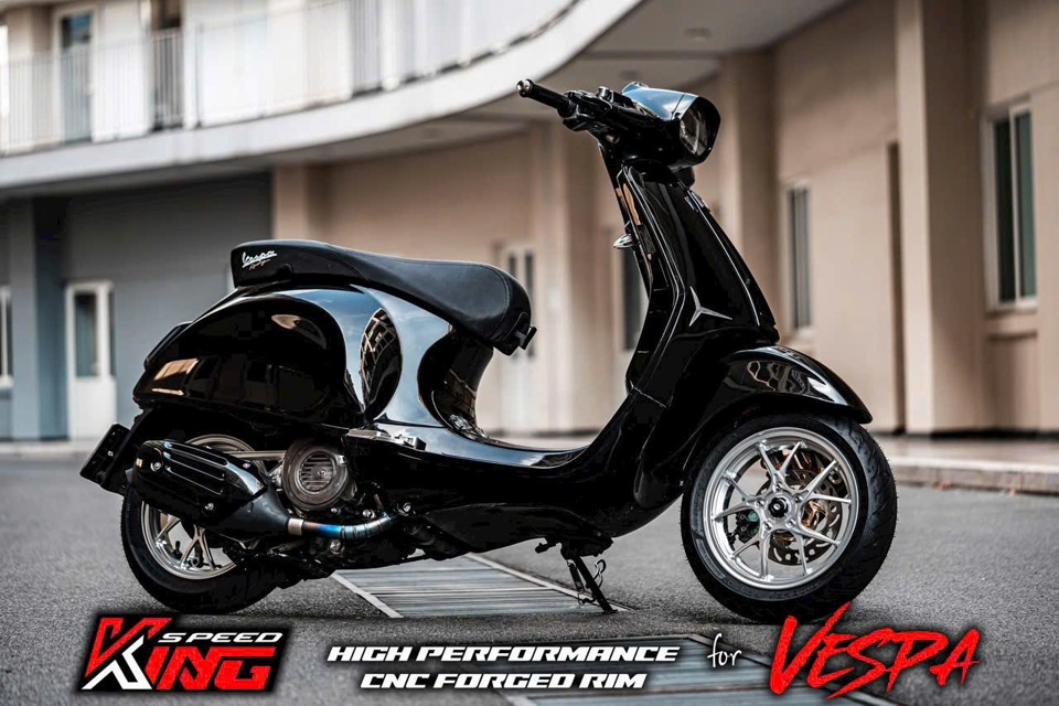 Mâm CNC King Speed V3 trên Vespa Sprint này mang đến điểm nhấn lấp lánh cho xe