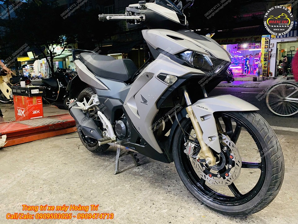 Toàn cảnh góc view dàn chân trước của xe Winner X bản độ hàng hiệu