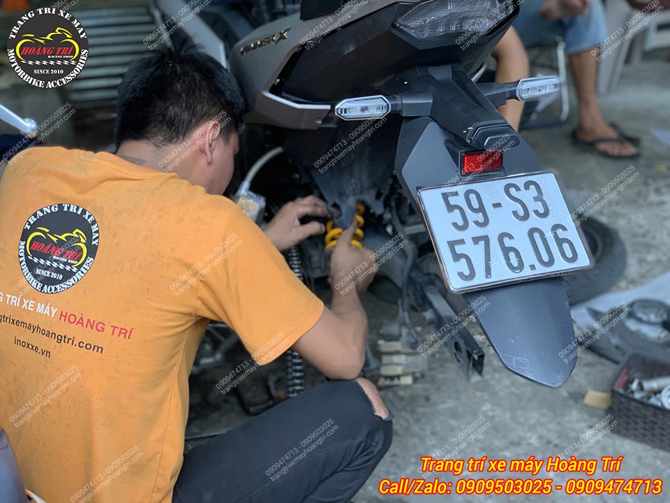 Phuộc Ohlins cũng đã hoàn thiện có bình dầu mang đến trải nghiệm nhún êm hơn
