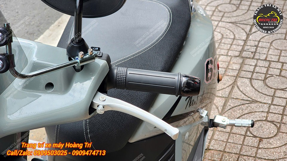 Anh em có thể kết hợp cùng bao tay, gù tay lái để tăng tính thẩm mỹ