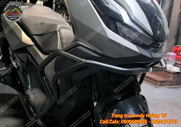 Ngoài chức năng chống trầy xước, bộ khung bảo vệ ADV 350 còn là vị trí lắp đèn trợ sáng tiện lợi