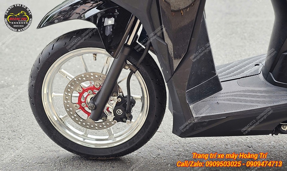 Thêm một chiếc Vario 2018 đen bóng được nâng cấp với cặp mâm X1R 10 cây màu crom sáng rực