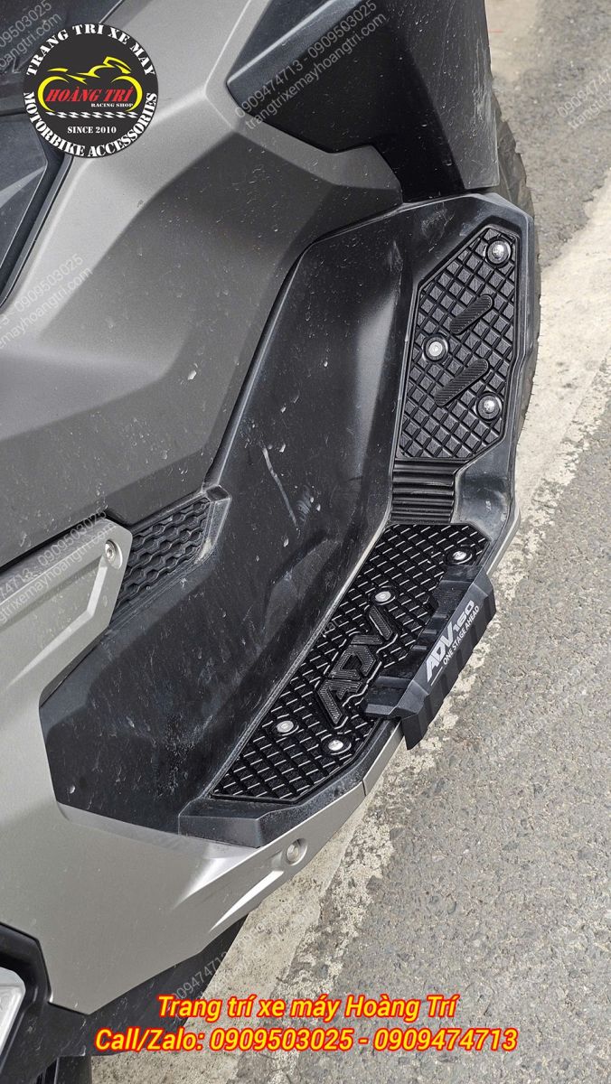 Phần chống đổ bên hông thảm giúp bảo vệ xe tránh trầy xước khi sử dụng