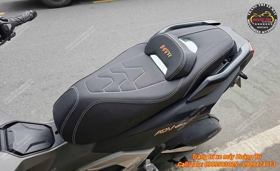 Với thiết kế thể thao, cá tính, ADV 160 càng hoàn thiện hơn khi trang bị yên HTR1024