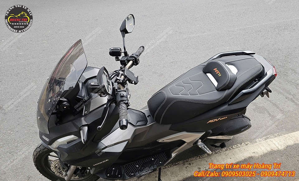 Chiêm ngưỡng tổng thể ADV 160 với mẫu yên 2 tầng mang đậm phong cách thể thao