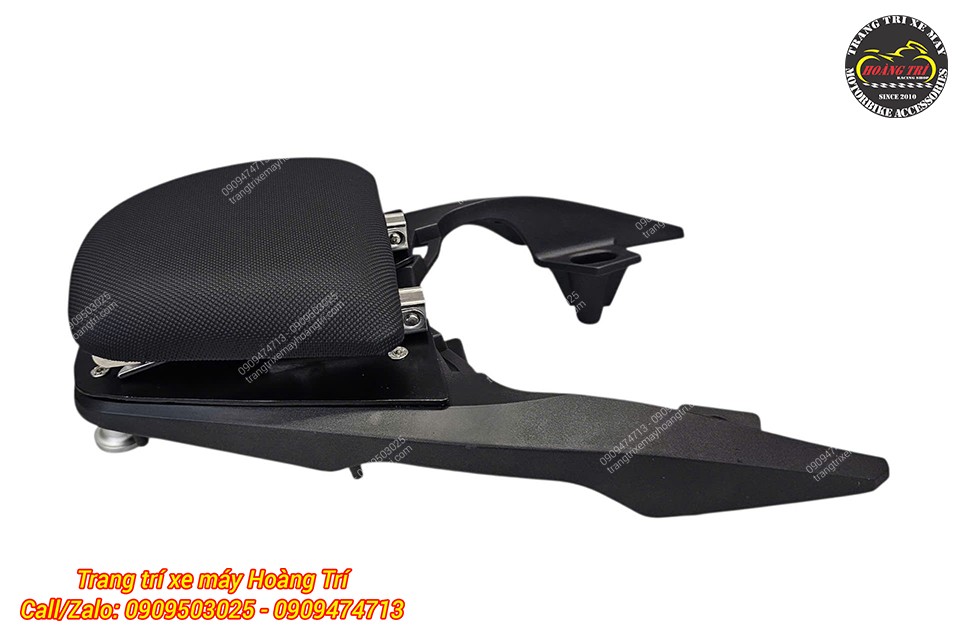 Góc chụp ngang giúp anh em dễ thấy phần đế bật gấp cùng nệm tựa lưng dày dặn, êm ái