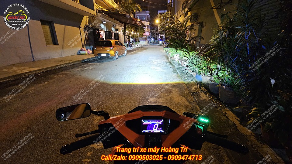 Đèn Aozoom Extra 3 được test sáng thực tế trước khi bàn giao đến tay khách hàng