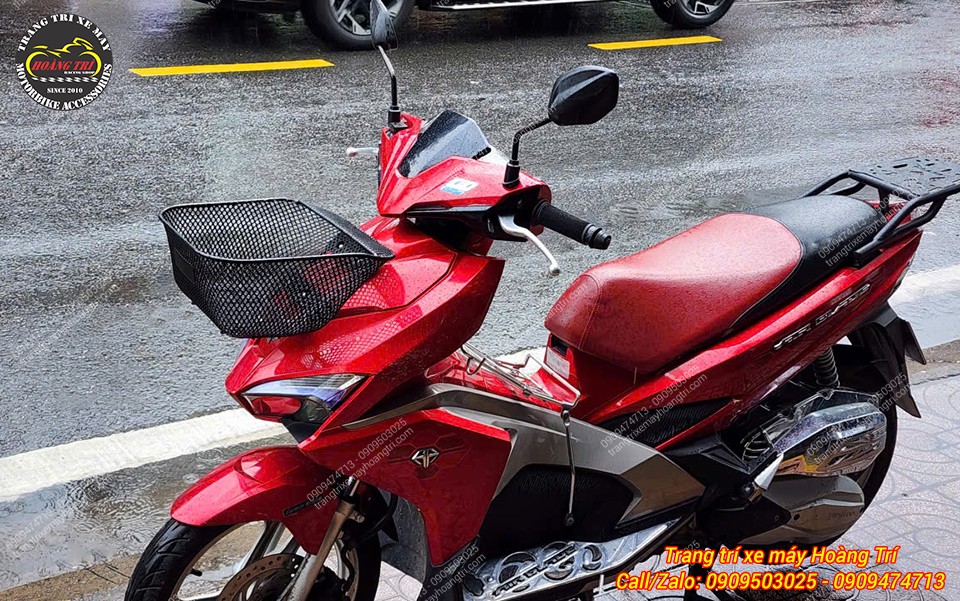 Các lỗ nhỏ li ti trên rổ cho phép anh em đựng gọn những món đồ nhỏ xinh