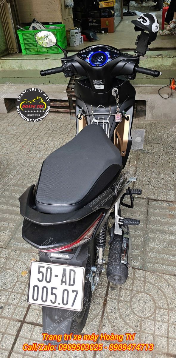 Đồng hồ LED Sum Racing Plus giúp chủ xe thể hiện phong cách và cá tính riêng biệt