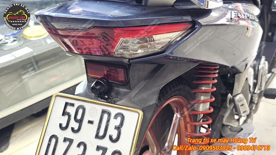 Cận cảnh camera sau được lắp đặt ngay bên dưới cụm đèn hậu của xe Future