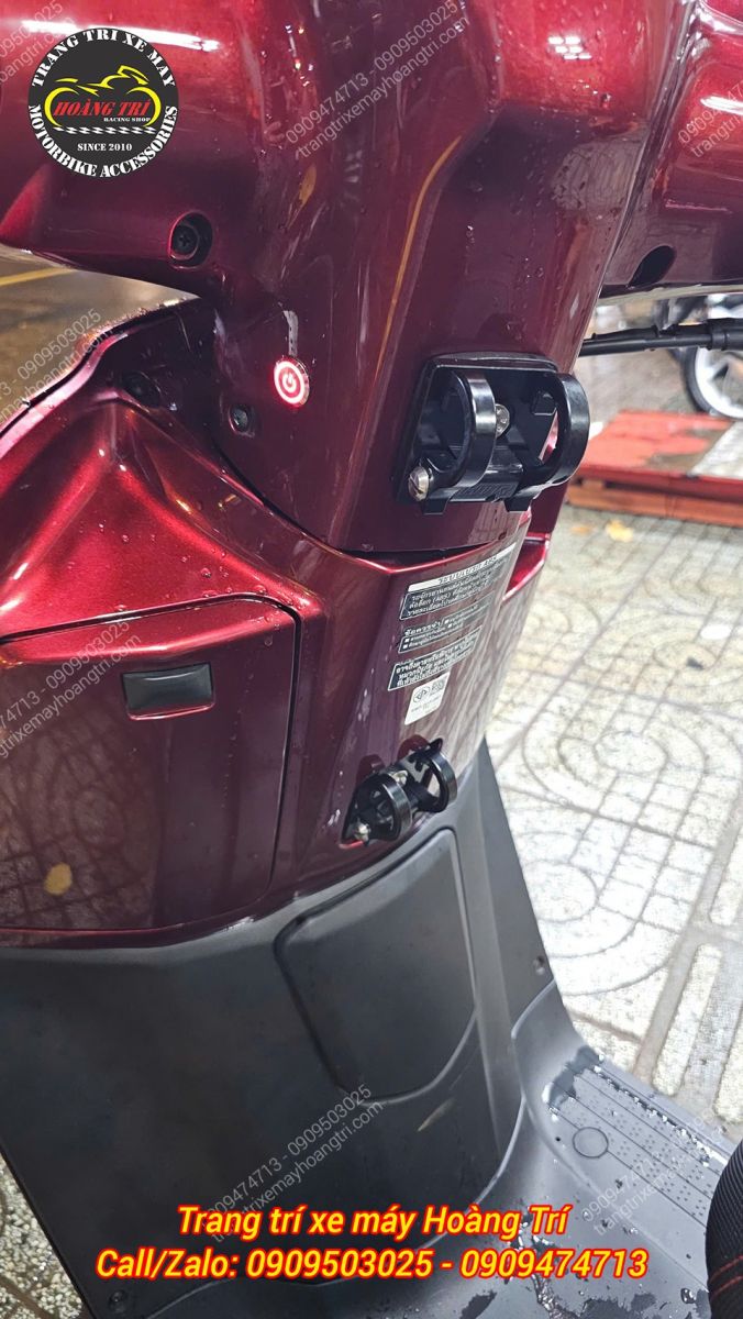 Móc treo đồ HTR nhôm CNC được gắn tại hai vị trí trên Giorno