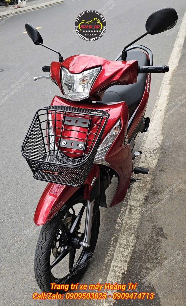 Rổ được thiết kế để lắp trực tiếp thông qua 2 vị trí ốc vít trên mặt nạ xe