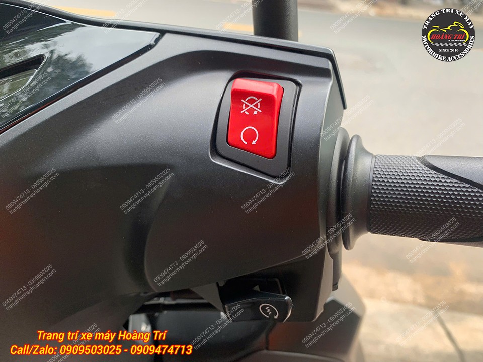 Công tắc đỏ Sh300i được lắp thay cho công tắc Idling stop của xe Honda Lead