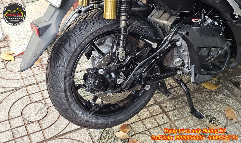 Do sử dụng size zin, việc thay thế cực kỳ nhanh chóng - chỉ cần tháo lốp cũ và lắp lốp mới là xong