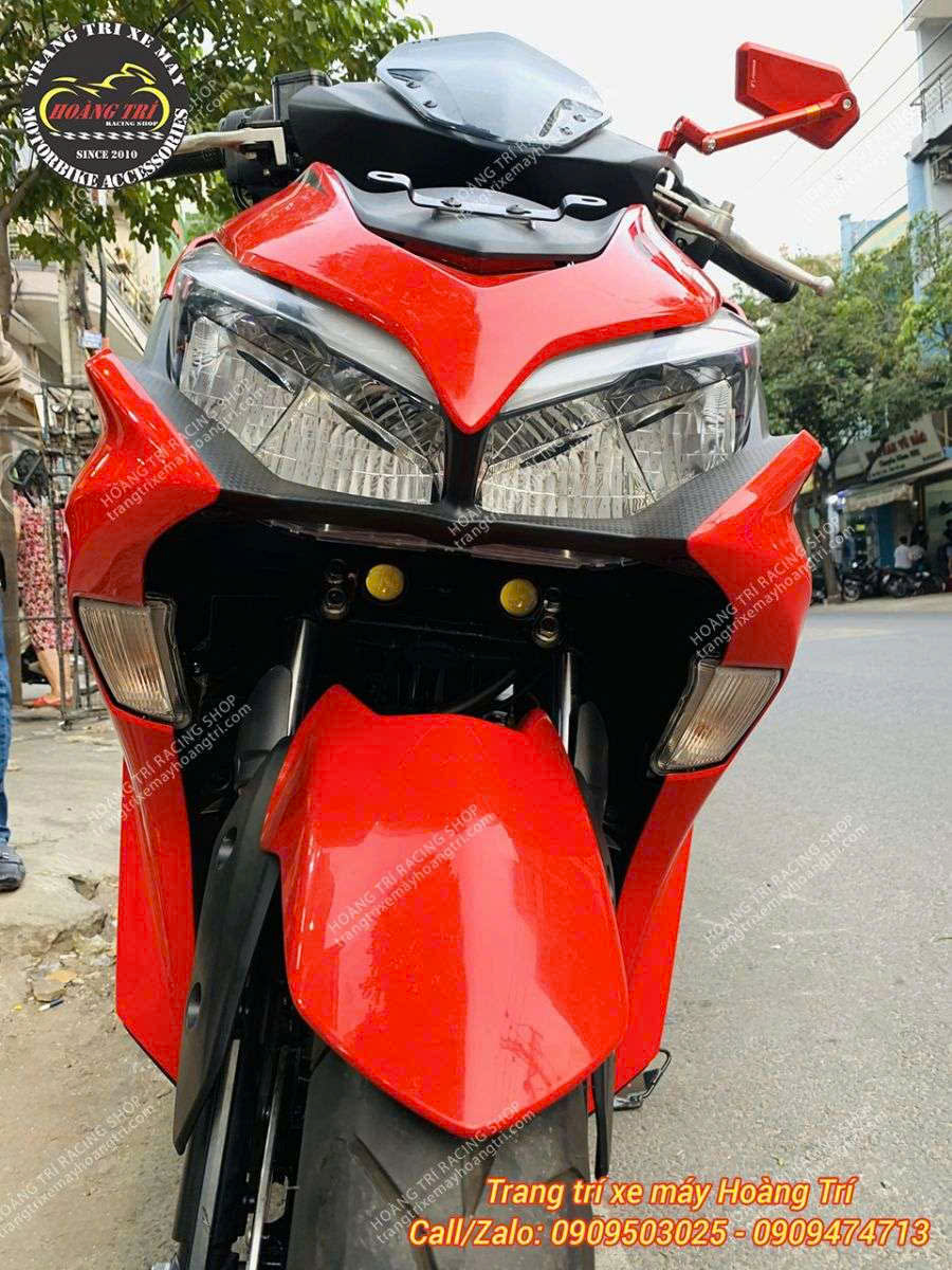 Cụm đèn được bố trí gọn gàng ở phần dưới của đèn pha chính