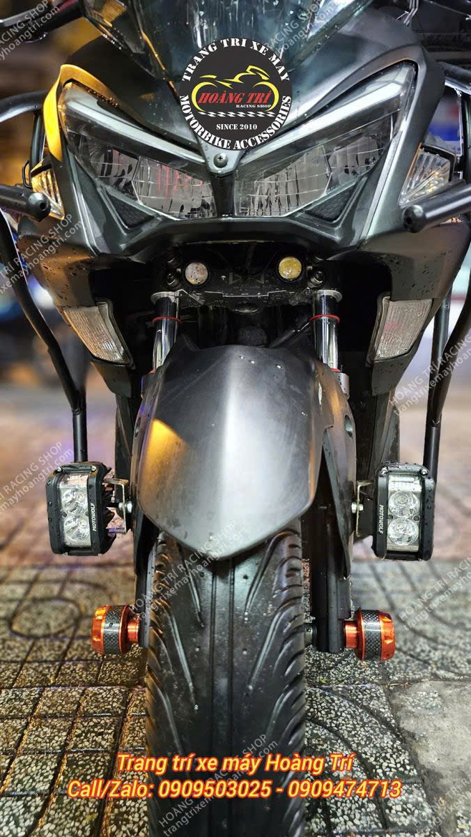 Chiếc NVX trong hình được nâng cấp đèn J2 tạo nên phong cách rất riêng và nổi bật