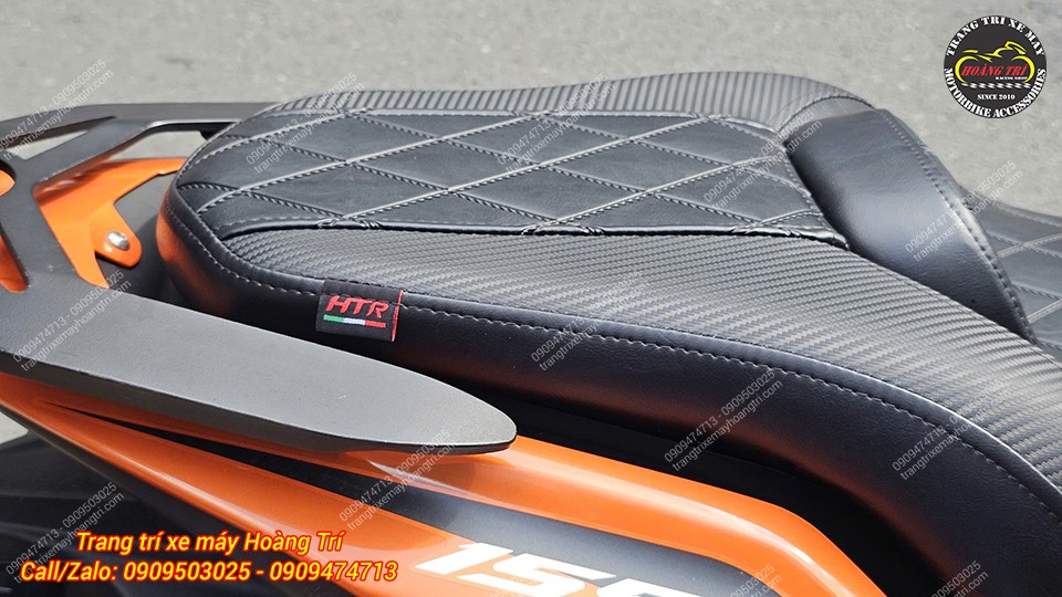 Hình ảnh cận cảnh chiếc yên hai tầng vừa được thay mới cho Yamaha NVX V2