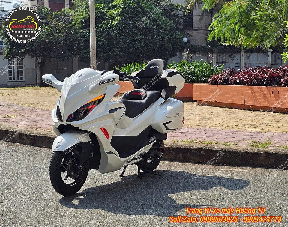 Lộ diện nhân vật chính - chiếc PCX trắng vừa được lên body kit Goldwing cực kỳ ấn tượng