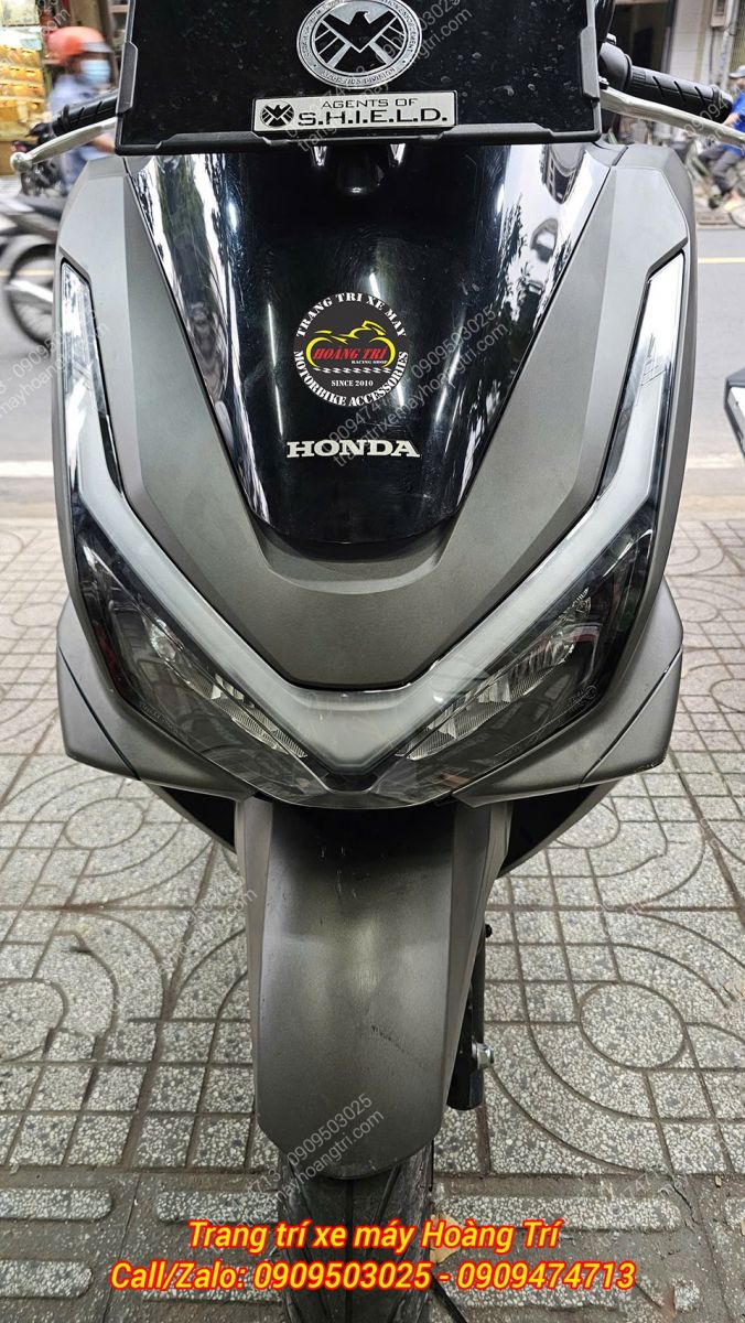 Hoàn thiện việc thay mới cụm đèn pha PCX 160 (thay thế cụm đèn cũ đã vỡ, hư hỏng nặng)