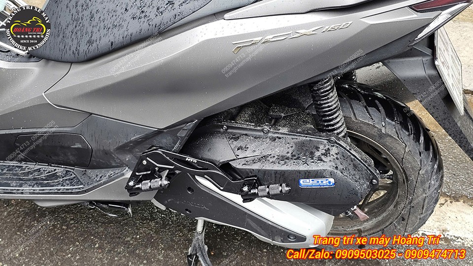 Sau khi nâng cấp, từ vị trí gác chân zin đã có thêm hai chỗ để chân vô cùng vững vàng