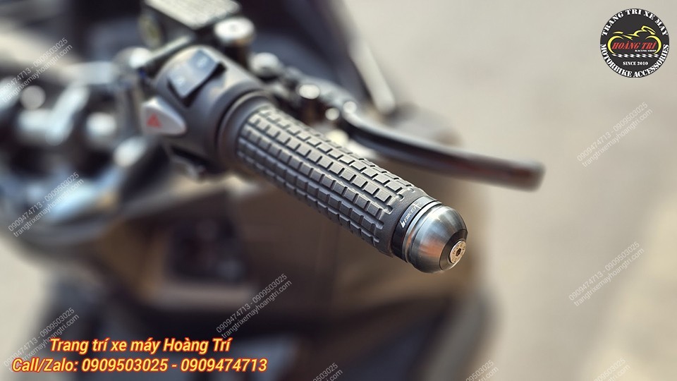 Cặp gù tay lái Biker Thái phối hợp cùng bao tay Posh HG tạo nên một combo đầy tinh tế