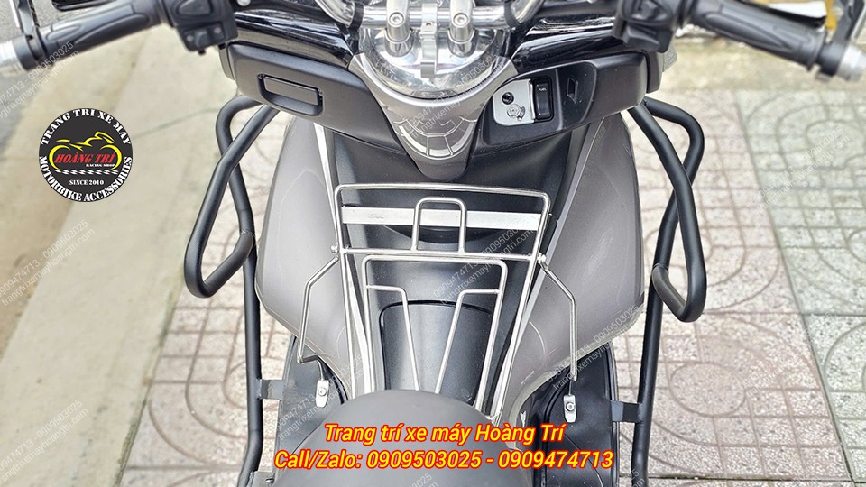 Anh khách đã lựa chọn nâng cấp khung chống đổ PCX 2010 - 2012 cùng baga giữa inox cho xe