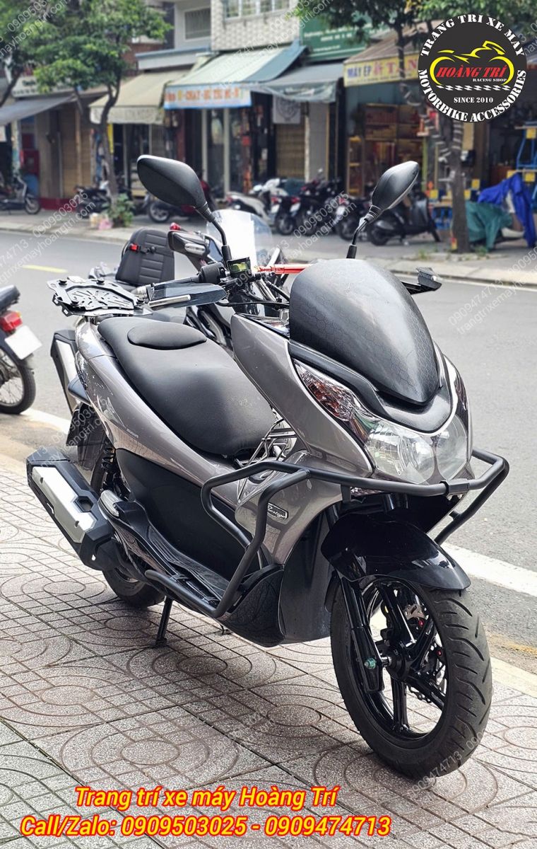 Nhiều anh em còn lựa chọn kết hợp thêm đèn trợ sáng khi lắp bộ khung chống đổ này