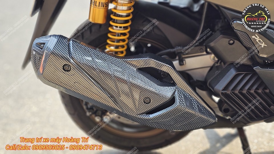 Ốp pô PCX 160 được sơn carbon nổi bật với những đường vân nổi sắc nét và tinh tế