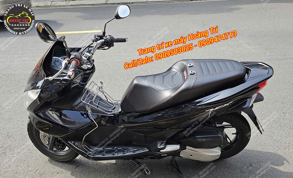 Yên được chia tầng rõ rệt, mang đến tư thế ngồi thoải mái hơn hẳn yên zin