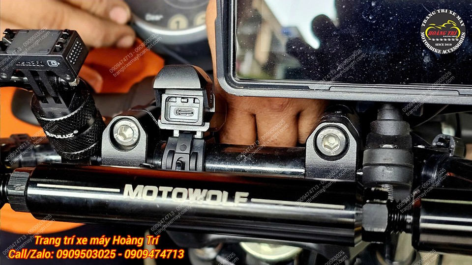 Khi cần sử dụng, chỉ cần mở nắp và sạc nhanh chóng qua cổng USB-C tiện lợi