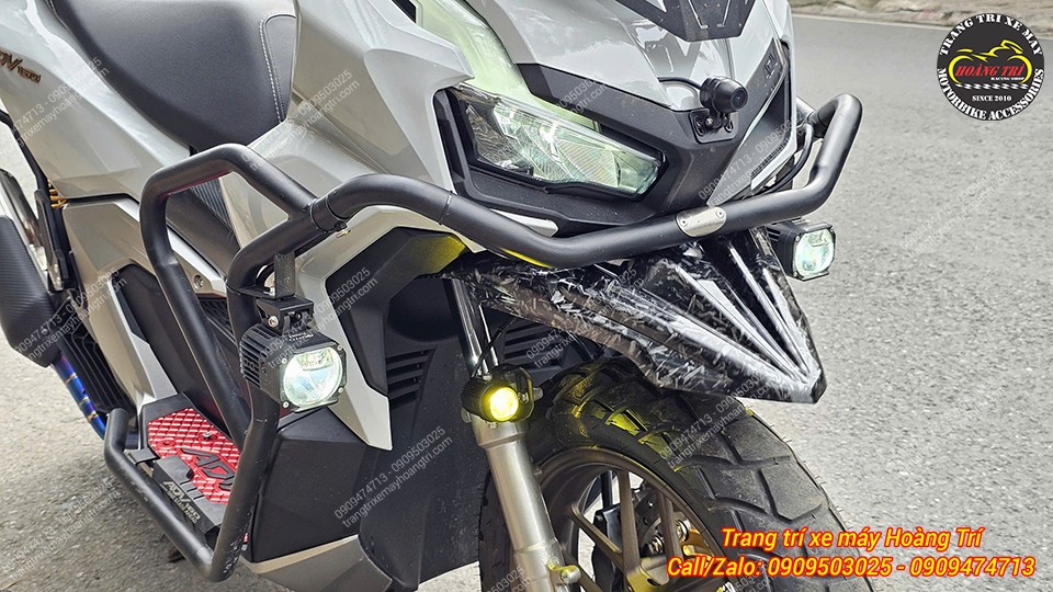 Bộ khung bảo vệ được lắp đèn trợ sáng sau khi được lên đèn trông cuốn hút và nổi bật hơn bao giờ hết