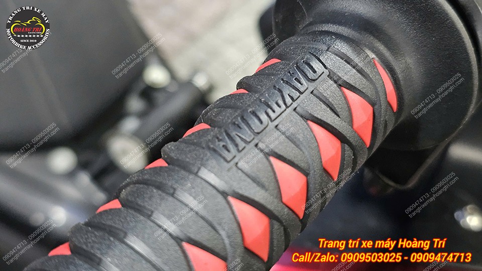 Cận cảnh thương hiệu Daytona được in nổi trên thân sản phẩm