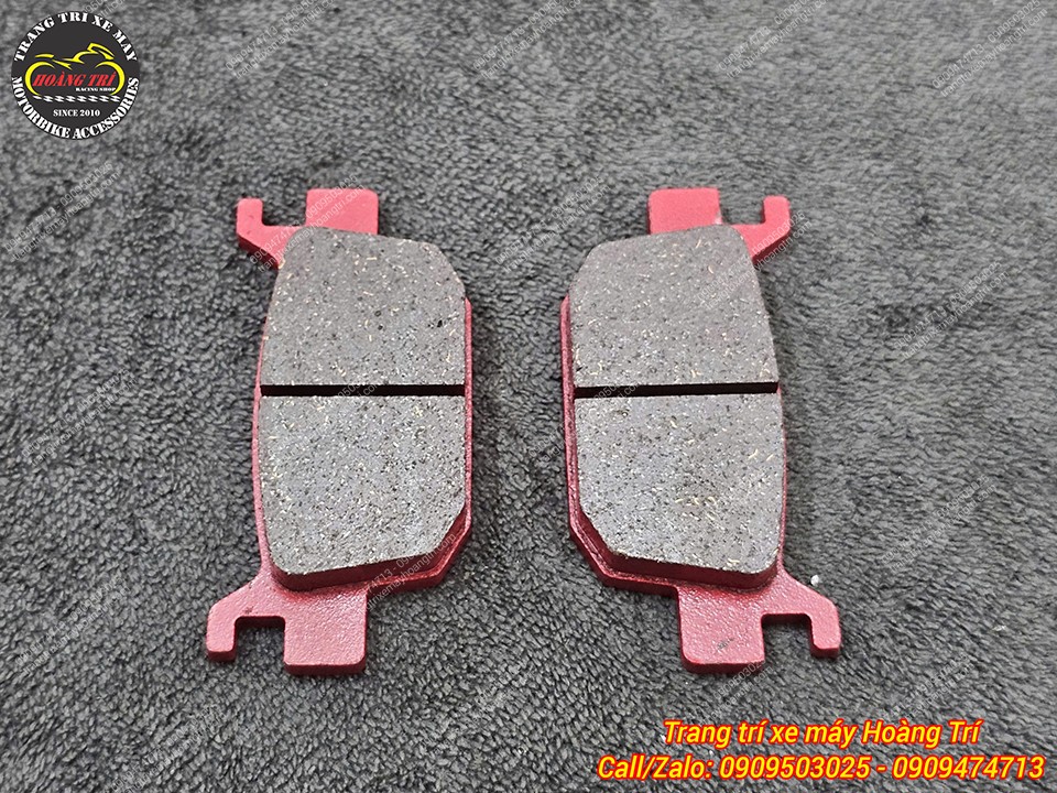 Phần mặt sau là khu vực tiếp xúc trực tiếp với đĩa giúp phanh hiệu quả, giảm tốc độ an toàn cho xe