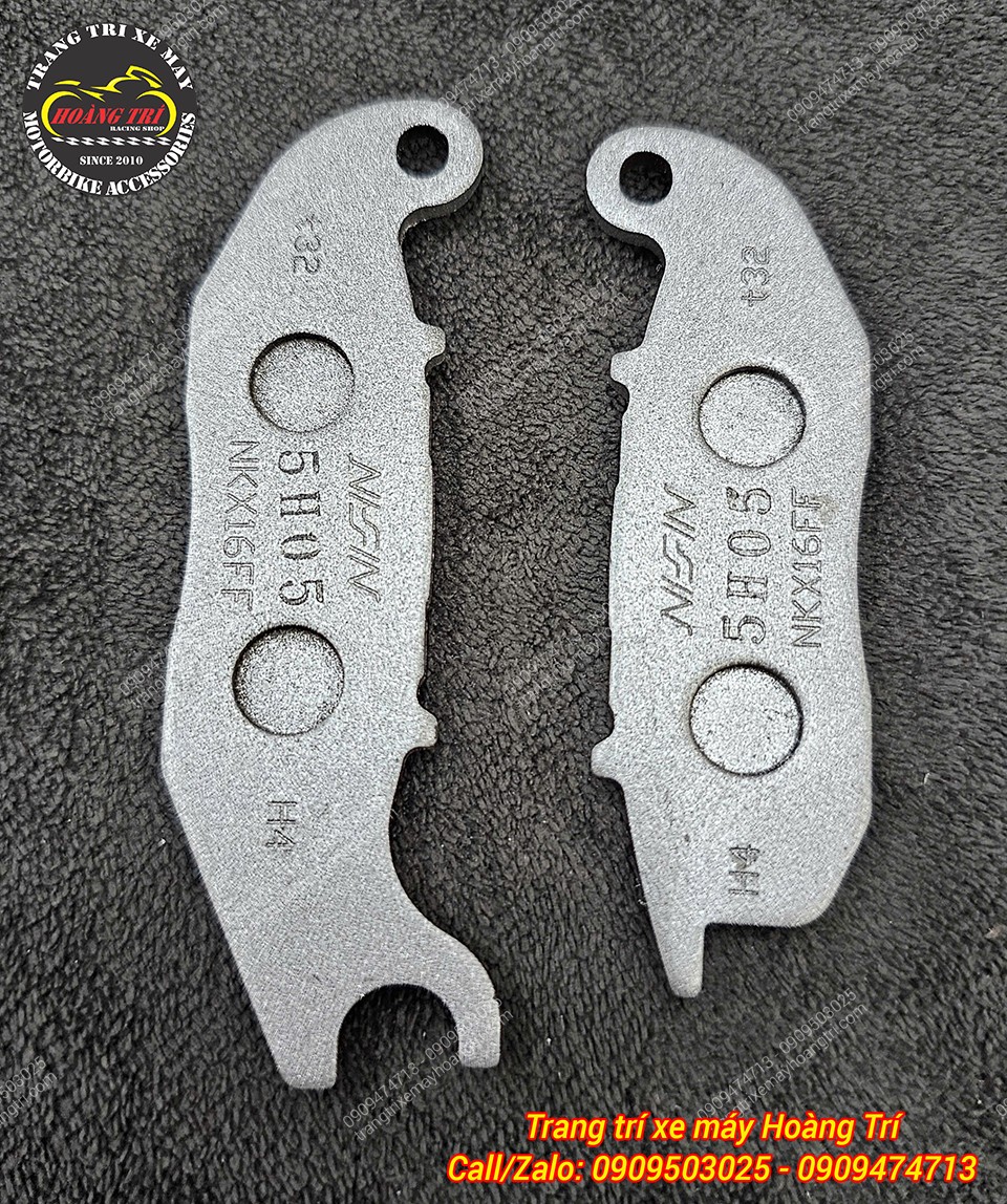Tương tự như bố thắng trước, trọn bộ sản phẩm bao gồm 2 má phanh ở hai bên