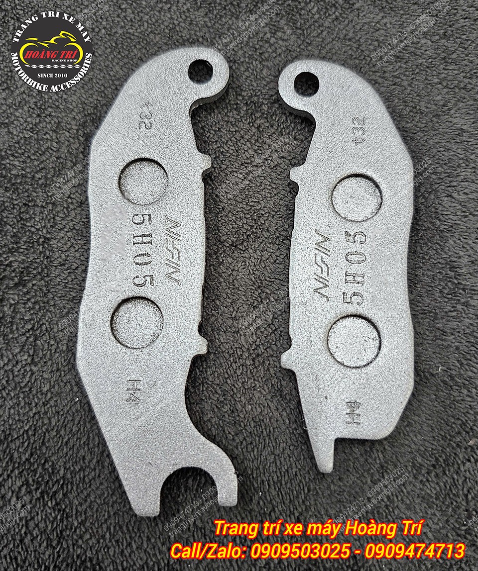 Tương tự như bố thắng trước, trọn bộ sản phẩm bao gồm 2 má phanh ở hai bên