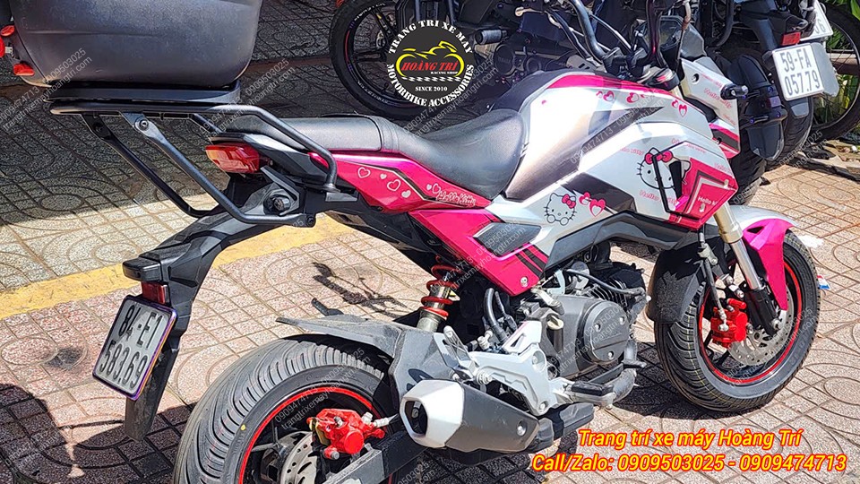 Ngoài các phụ kiện chiếu sáng, chiếc MSX còn được làm mới với bộ tem candy vô cùng nổi bật