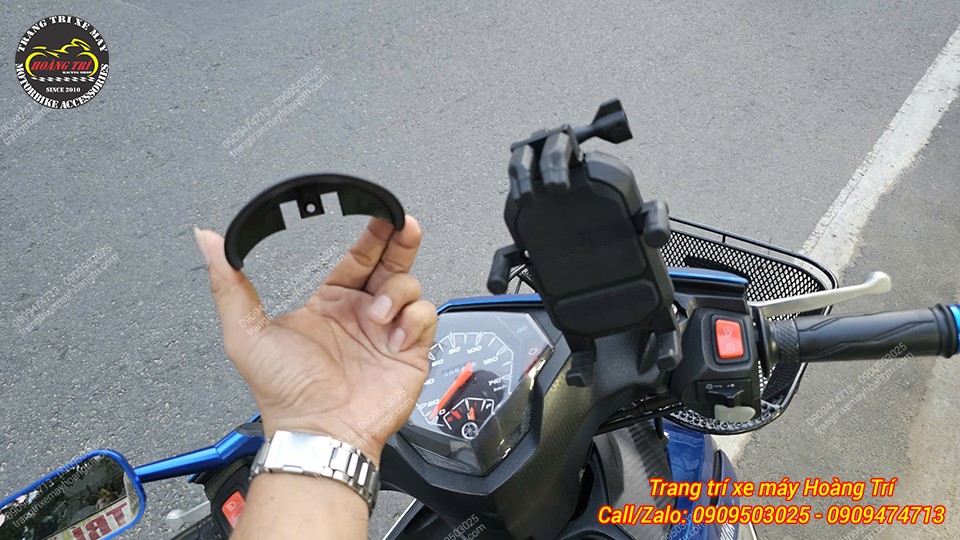 Thiết kế thông minh bổ sung thêm mái hiên nhằm hạn chế ánh sáng chiếu thẳng vào màn hình