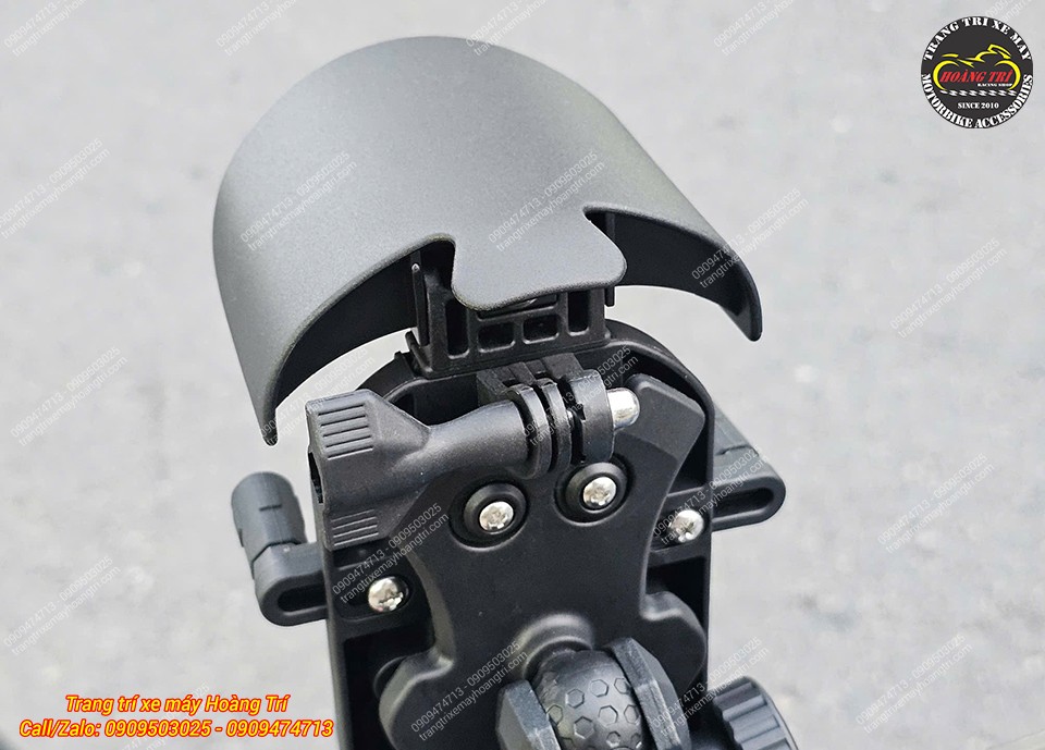 Chiếc mái hiên giá đỡ giúp giảm độ chói khi ánh nắng trực tiếp chiếu vào màn hình điện thoại