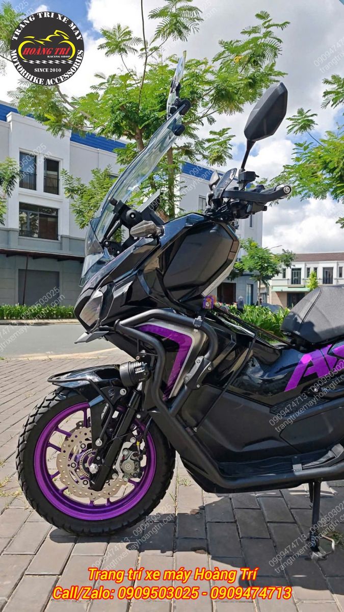 Dàn chân trước sử dụng hệ thống 2 đĩa phanh, đi cùng heo Brembo chính hãng cao cấp