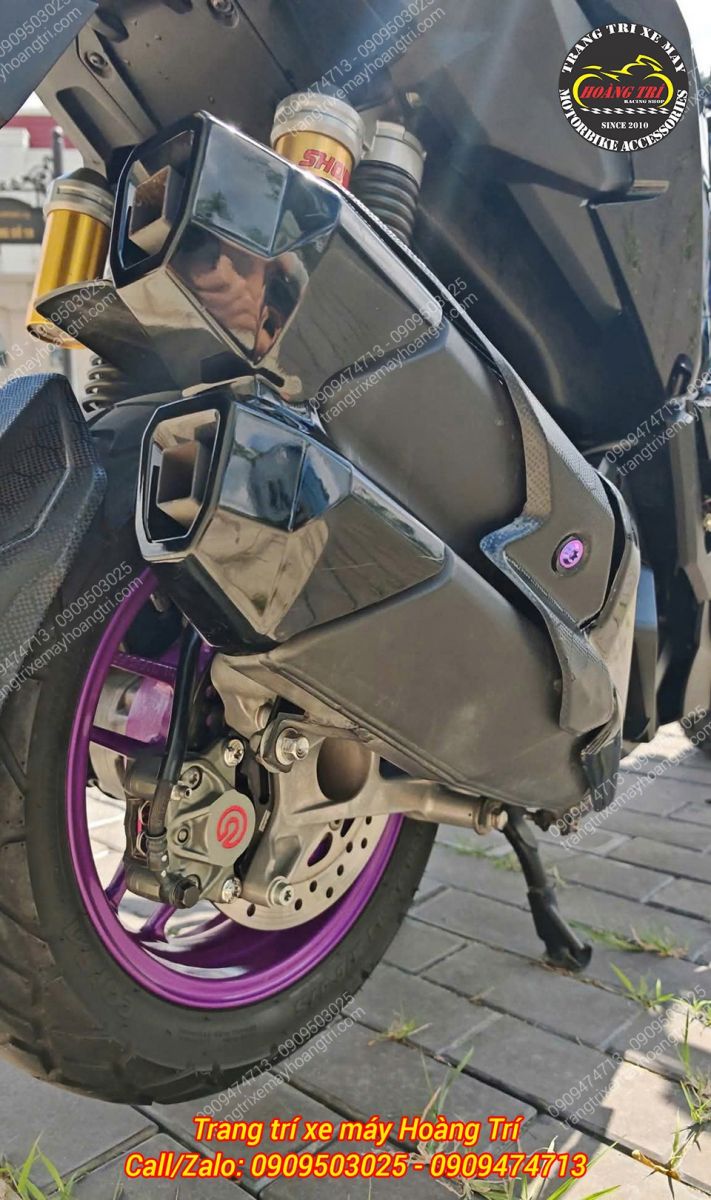 Ở phía sau, khách hàng chọn mẫu Brembo logo đỏ nổi bật và cá tính