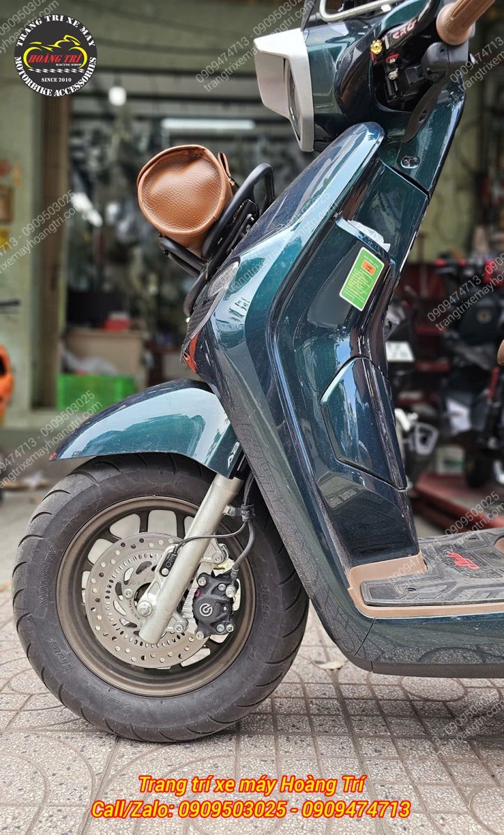 Thay cho heo dầu zin, mẫu Brembo mang lại hiệu quả phanh tốt hơn rõ rệt cho Stylo 160