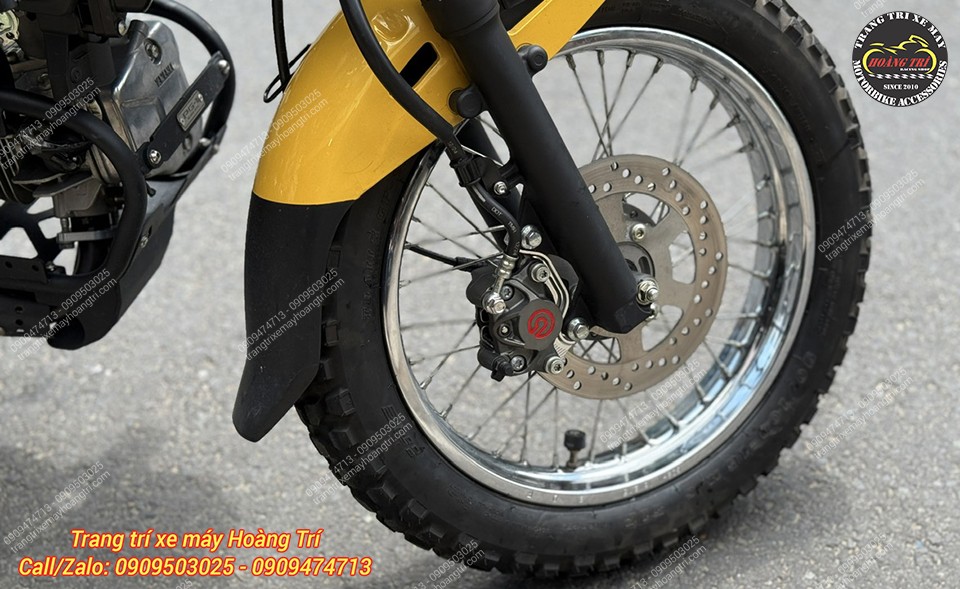 Chiếc PG-1 màu vàng cũng được lắp đặt heo dầu Brembo chính hãng tông xám - đỏ